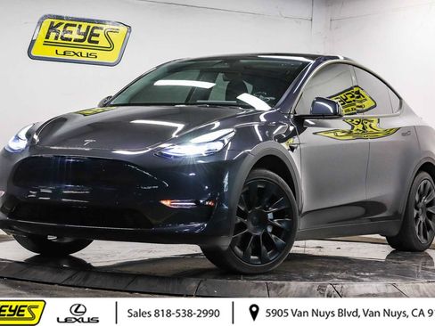 Used 2024 Tesla Model Y Long Range AWD/4WD image 1