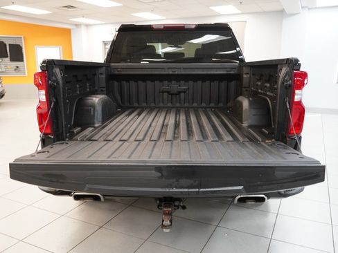 Used 2022 Chevrolet Silverado 1500 RST w/ LPO, Blackout Package AWD/4WD image 9