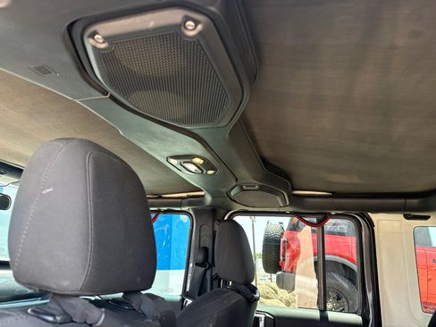 Used 2019 Jeep Wrangler Unlimited Sahara w/ Safety Group AWD/4WD image 15
