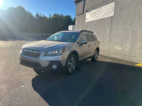 Used 2019 Subaru Outback 2.5i Premium AWD/4WD image 1