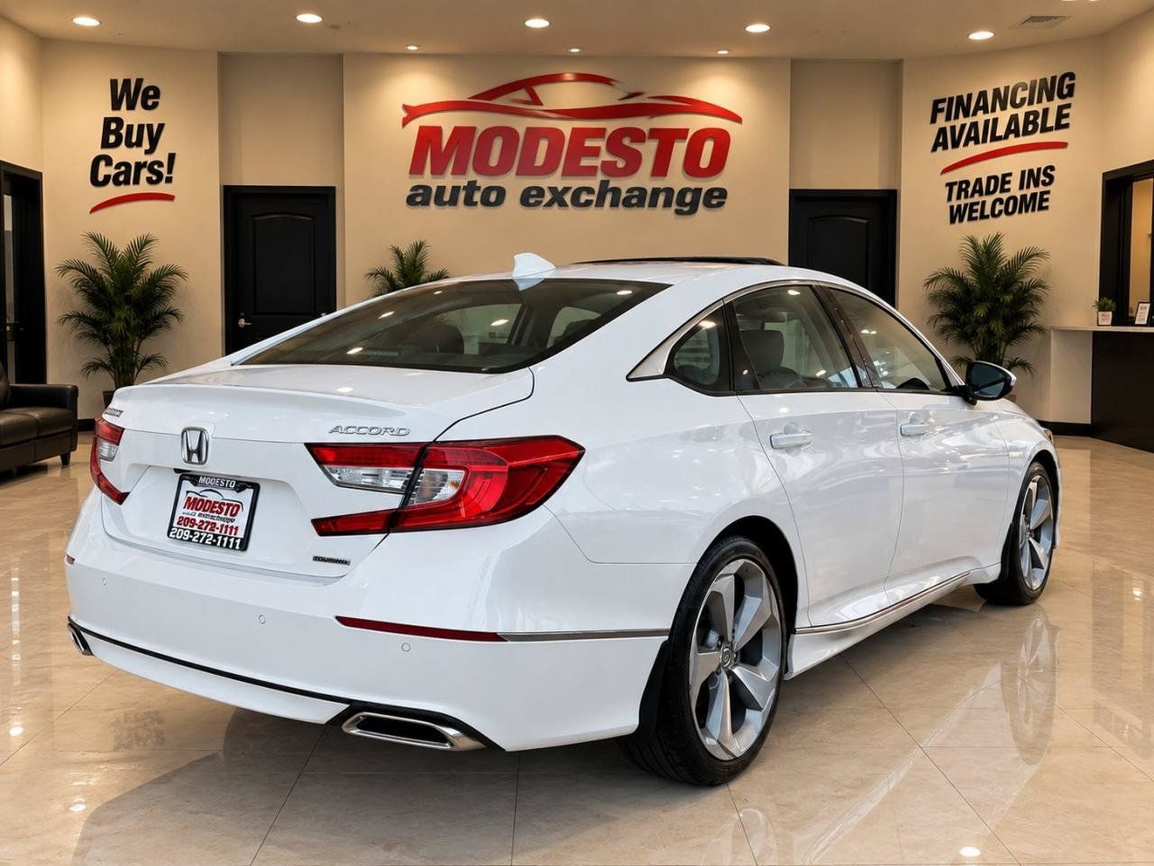 Used 2018 Honda Accord Touring image 3