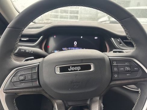 Certified 2023 Jeep Grand Cherokee Limited image 12