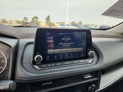 Used 2023 Nissan Rogue SV image 19