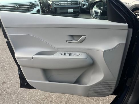 Used 2025 Hyundai Kona SEL image 18