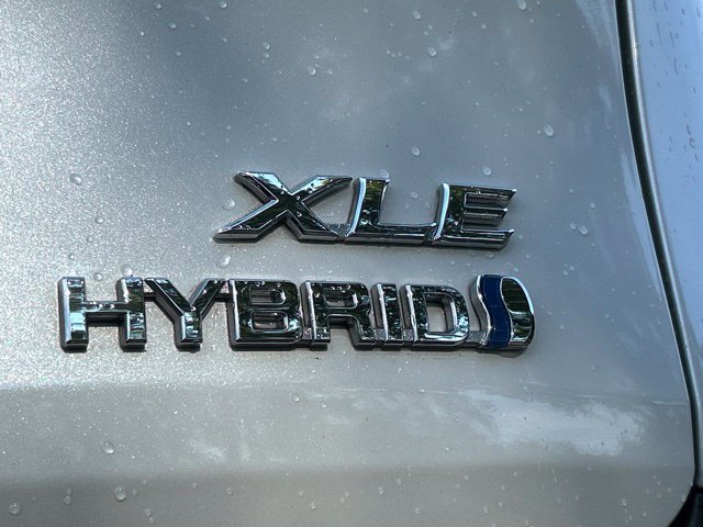 Used 2024 Toyota Sienna XLE w/ XLE Plus Package AWD/4WD image 11