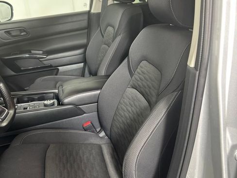 Used 2025 Nissan Pathfinder SV image 12