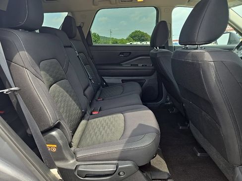 Used 2024 Nissan Pathfinder SV FWD image 19
