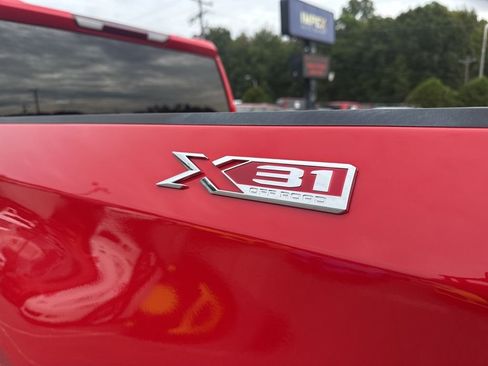 Used 2025 GMC Sierra 1500 Elevation w/ LPO, Elevation Black Package image 32