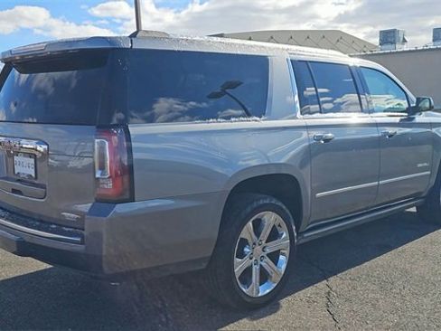 Used 2020 GMC Yukon XL Denali w/ Denali Premium Package image 8