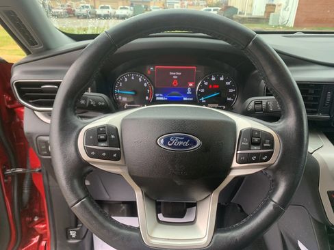 Used 2023 Ford Explorer XLT w/ Equipment Group 202A image 16