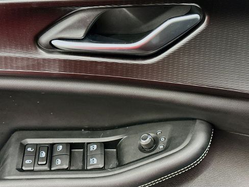 Used 2023 Jeep Grand Cherokee L Laredo image 15