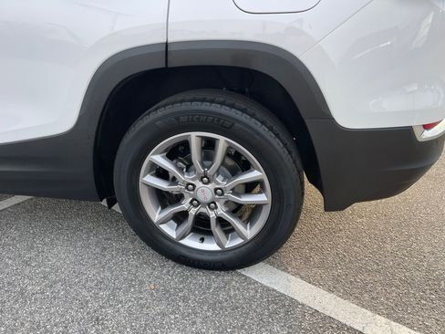 Used 2022 GMC Terrain SLT w/ Infotainment Package II image 9