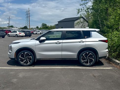 Used 2023 Mitsubishi Outlander SE AWD/4WD image 4