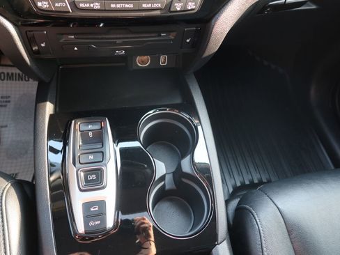 Used 2019 Honda Pilot Touring image 11