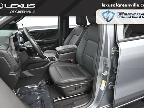 Used 2025 Chevrolet Colorado Trail Boss AWD/4WD image 19