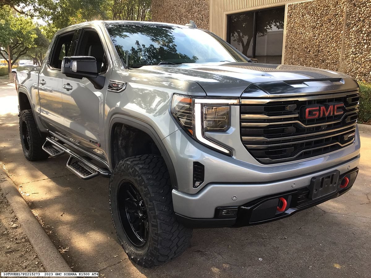 Used 2023 GMC Sierra 1500 AT4 w/ Technology Package AWD/4WD image 4
