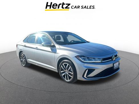 Used 2025 Volkswagen Jetta SE image 1