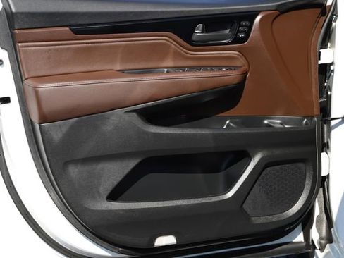 Used 2025 Honda Odyssey Touring image 17