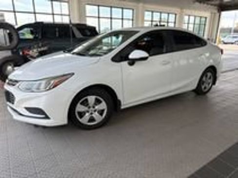 Used 2016 Chevrolet Cruze LS FWD image 1