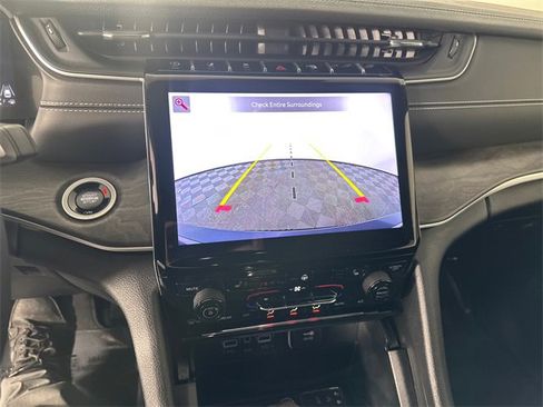 Certified 2024 Jeep Grand Cherokee L Limited w/ Black Appearance Package image 31