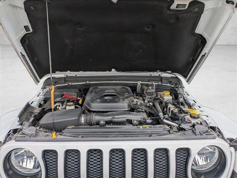 Used 2020 Jeep Wrangler Unlimited Sahara image 28