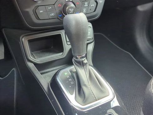 Used 2021 Jeep Renegade Latitude image 11