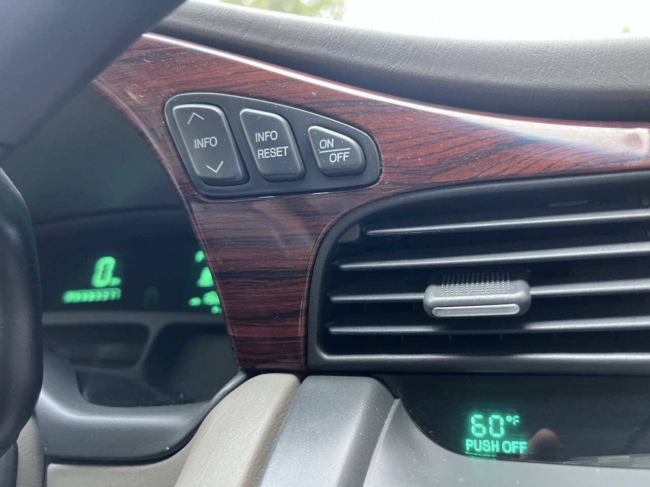 Used 2005 Cadillac De Ville FWD image 24