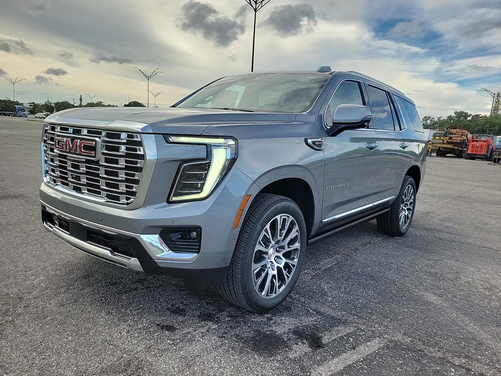 New 2026 GMC Yukon Denali w/ Denali Reserve Package AWD/4WD image 2