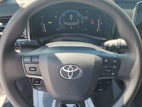 Used 2025 Toyota Camry LE image 10