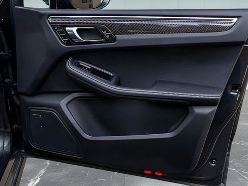 Used 2025 Porsche Macan GTS image 33