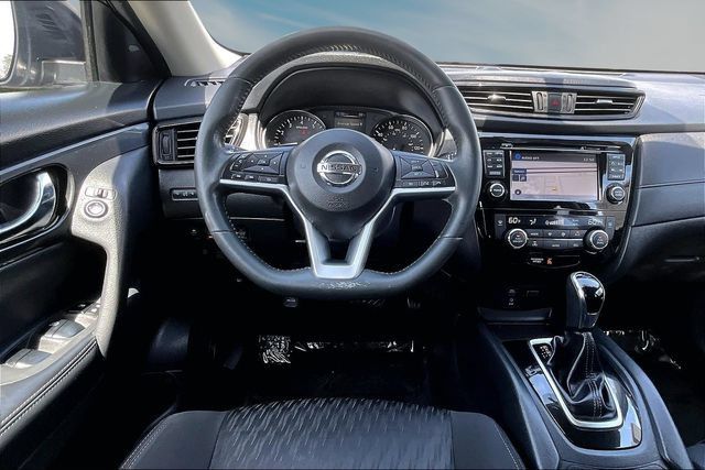 Certified 2017 Nissan Rogue SV w/ SV Premium Package AWD/4WD image 8