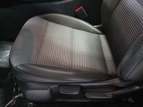 Used 2024 Chevrolet Trax LT w/ Sunroof Package image 24