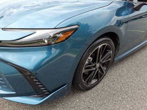 Used 2025 Toyota Camry XSE FWD image 9