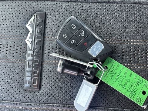 Used 2024 Chevrolet Silverado 2500 High Country w/ High Country Premium Package AWD/4WD image 23