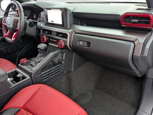 Used 2025 Toyota 4Runner SR5 AWD/4WD image 19