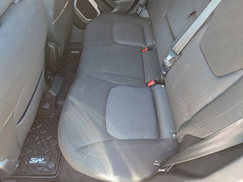 Used 2015 Jeep Renegade Latitude w/ Popular Equipment Group image 21