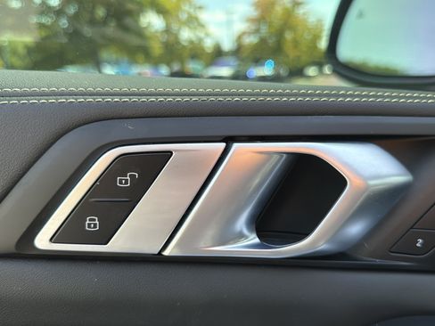 Used 2025 BMW X7 xDrive40i w/ M Sport Package AWD/4WD image 58