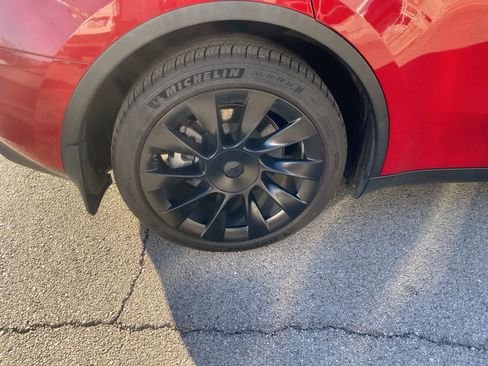 Used 2021 Tesla Model Y Long Range image 6