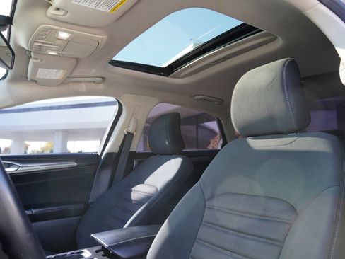 Used 2019 Ford Fusion SE image 22