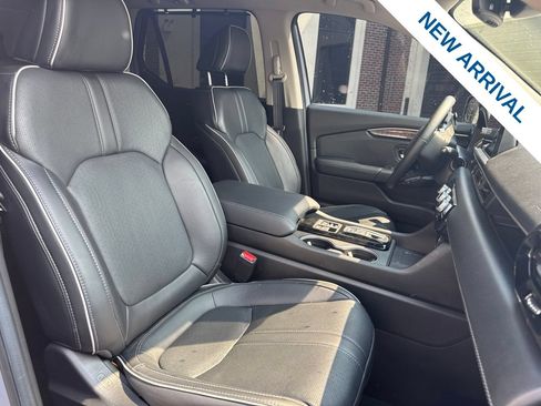 Used 2025 Honda Pilot Elite image 9