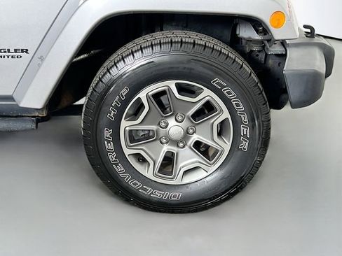 Used 2014 Jeep Wrangler Unlimited Rubicon image 34