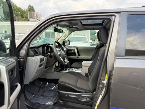 Used 2011 Toyota 4Runner SR5 AWD/4WD image 5