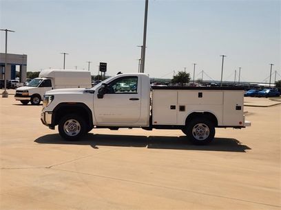 New 2024 GMC Sierra 2500 Pro w/ Convenience Package
