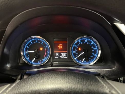Used 2017 Toyota Corolla LE w/ Carpet Mat Package (TMS) FWD image 27