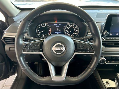 Used 2024 Nissan Altima 2.5 SR FWD image 16