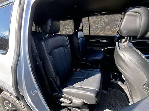 Used 2024 Jeep Wagoneer Series III image 22