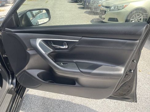 Used 2017 Nissan Altima 2.5 SR w/ Midnight Edition Package FWD image 26