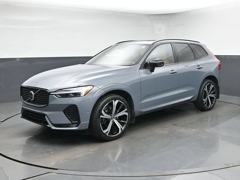 Used 2023 Volvo XC60 B5 Ultimate w/ Climate Package FWD image 4
