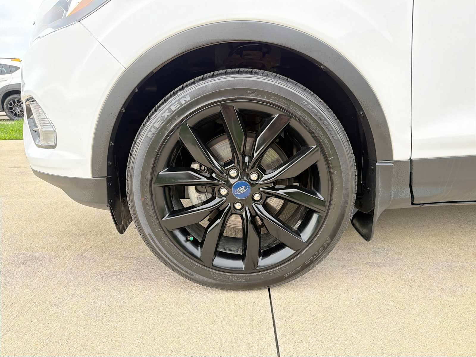 Used 2019 Ford Escape SE FWD image 3