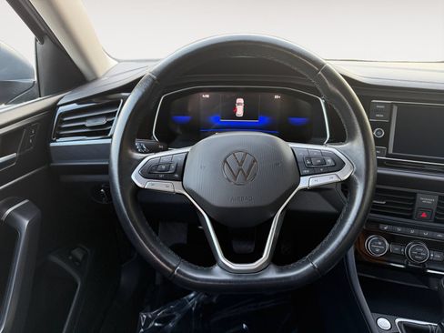 Used 2024 Volkswagen Jetta SE FWD image 12